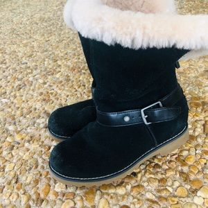 UGG kids Nessa size 13, like new in black.